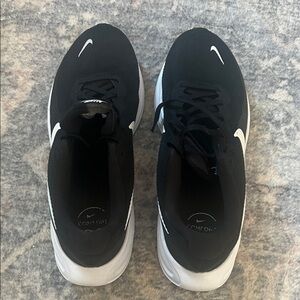 Nike Men's Revolution 8
